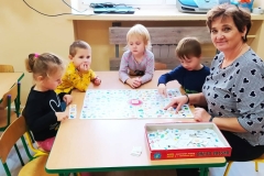 Krasnoludki-uwielbiaja-grac-w-Bystre-oczko